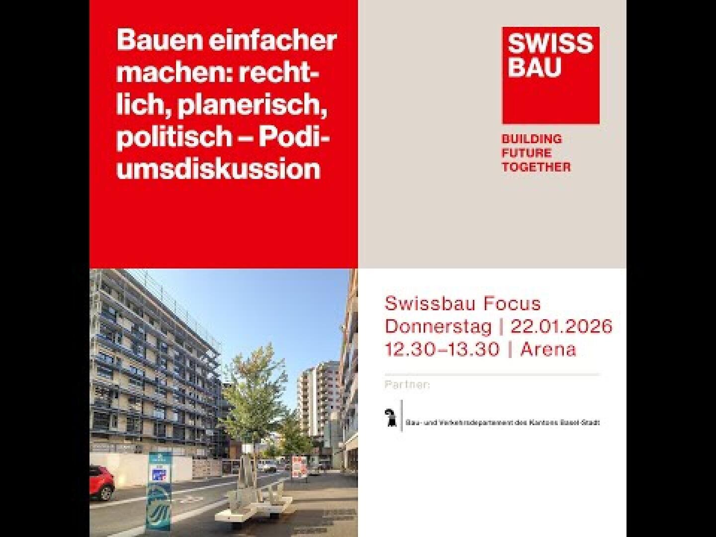 Eine Werbegrafik für eine Swissbau-Veranstaltung. Der Text auf Deutsch kündigt eine Podiumsdiskussion über die Vereinfachung des Bauens an. Enthält Datum, Uhrzeit, Angaben zum Veranstaltungsort, Veranstaltungslogo und eine Straßenansicht mit Gebäuden und Autos.