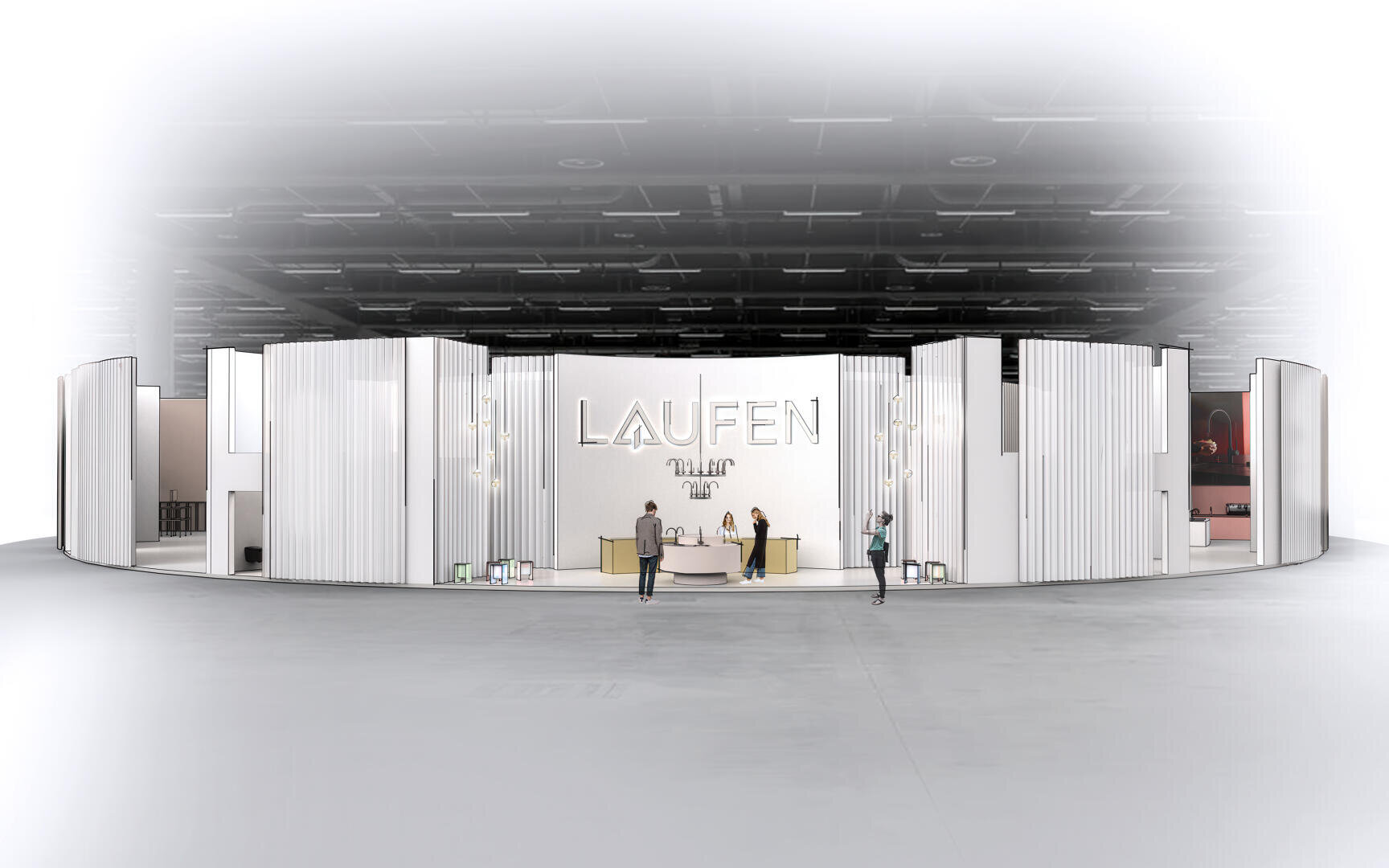 Un stand d'exposition moderne avec de hauts panneaux blancs verticaux et le mot FONCTIONNEMENT qui s'affiche au-dessus d'un comptoir d'accueil. Trois personnes se tiennent près de la réception dans un espace spacieux et bien éclairé.
