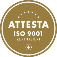 Un badge rond doré avec un texte blanc qui dit ATTESTA ISO 9001 CERTIFIÉ. De petits points blancs forment un arc au-dessus du texte et un signe plus blanc se trouve au centre, en bas.