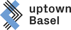 Logo pour Uptown Basel avec trois formes angulaires bleues et noires qui se chevauchent sur le côté gauche et les mots "Uptown Basel" en lettres noires et grasses sur le côté droit.