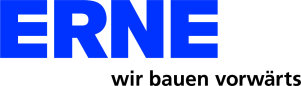 Texte bleu ERNE en lettres majuscules grasses au-dessus de la phrase allemande noire « Wir bauen vorwärts » sur fond blanc.