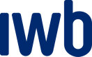 Lettres minuscules bleu foncé iwb sur fond blanc.